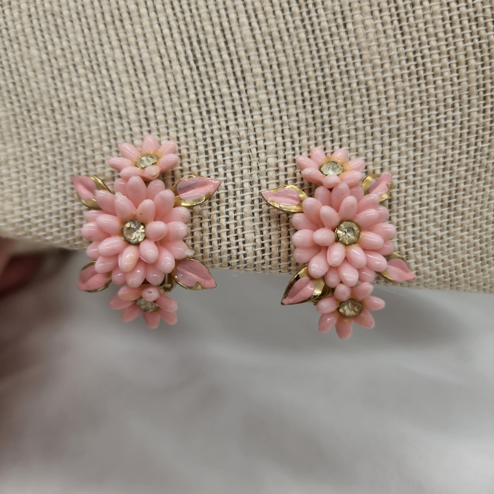 Amazing Vintage Coro Gold Clip-on Earrings Light Pink Flowers w/metal Leaves